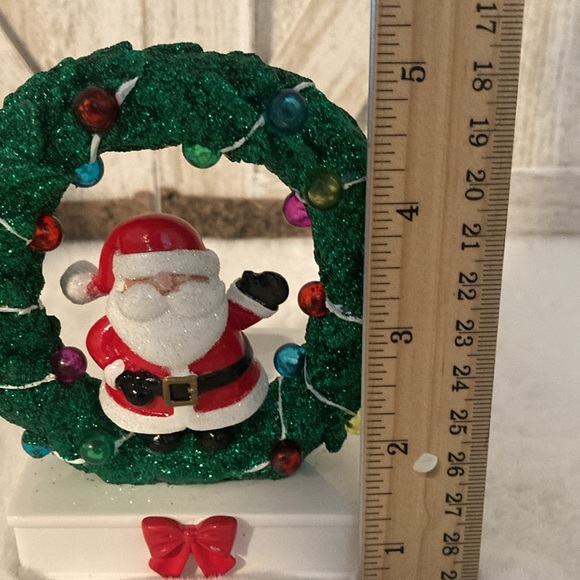 Bath and Body Works Santa Wreath Christmas Foaming Soap Holder - Picture 7 of 9